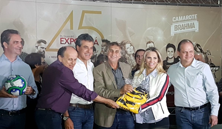 Prefeito Recebe Kit Esportivo Na Expoingá